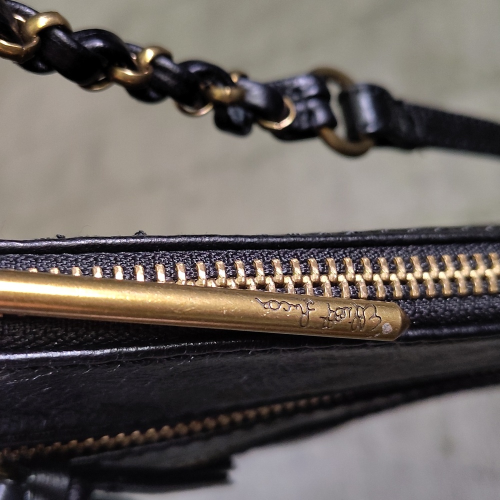 🖤 Elliott Lucca Black and Gold Crossbody Zipper Bag. Very Cool 😎 - Picture 5 of 16